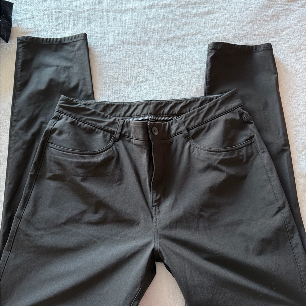 Vuori Men's Dress Pants in Brown